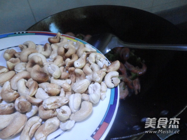 Fried Sea Prawns with Broccoli recipe