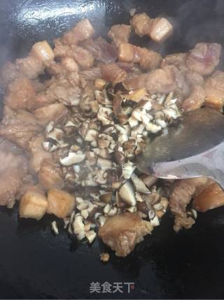 Fresh Meat and Mushroom Rice Dumpling recipe