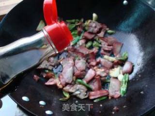 Stir-fried Braised Pork Tongue with Hot Peppers recipe
