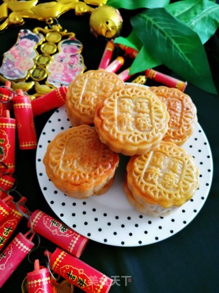 Cantonese-style Lotus Paste and Egg Yolk Mooncakes recipe