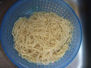 Sauce-flavored Salt and Pepper Pork Chop Noodles recipe