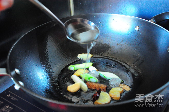 Appetizers-roasted Pork Ribs with Dried Bamboo Shoots in Sauce recipe