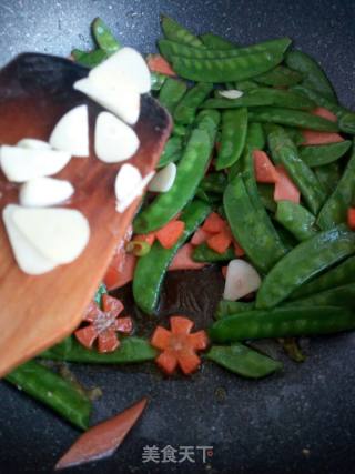 Fried Sausage with Snow Peas recipe