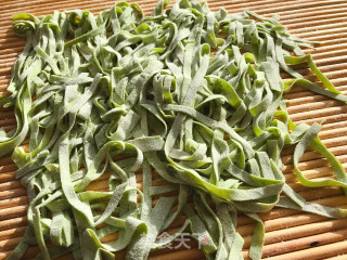 Hand-rolled Noodles with Spinach and Egg recipe