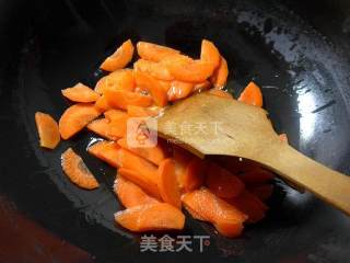 Stir-fried Carrots with Peanuts recipe