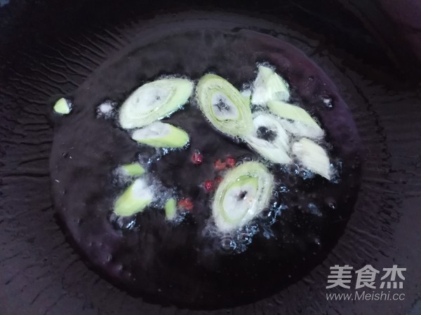 Stir-fried Pork with Garlic and Fungus recipe