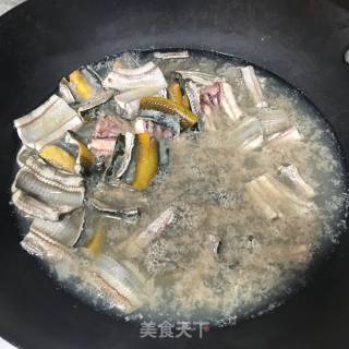 Stir-fried Eel with Garlic recipe