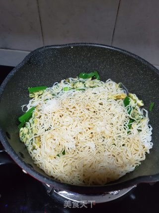 Fried Rice Noodles with Omelette recipe