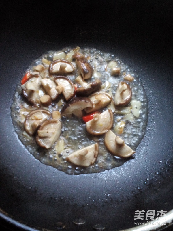 Stir-fried Rape with Mushrooms recipe