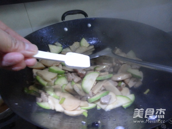 Fried Pork with Pleurotus Eryngii recipe