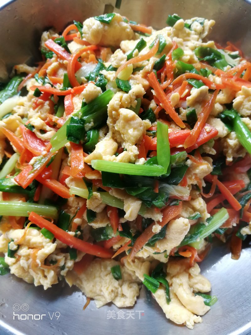Scrambled Eggs with Chives and Carrots recipe