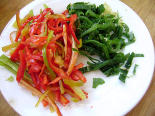 Homemade Small Stir-fried Potato Shreds and Pepper Shreds recipe