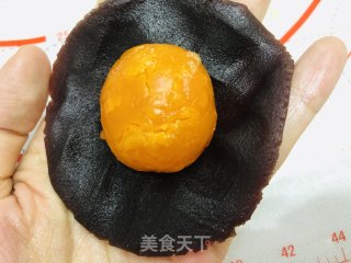 Bean Paste and Egg Yolk Crispy to The Point of Dregs, Would You Like One? recipe