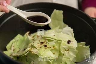 Griddle with Hand-pulled Cabbage and A Kitchen Cast Iron Pot Version recipe
