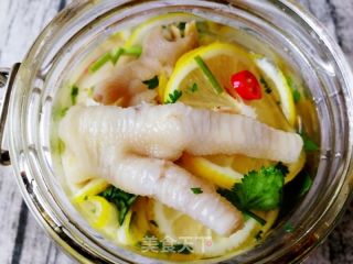 Eat While Watching The Ball-lemon Chicken Feet recipe