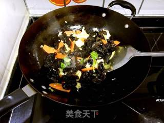 Scrambled Eggs with Fungus recipe