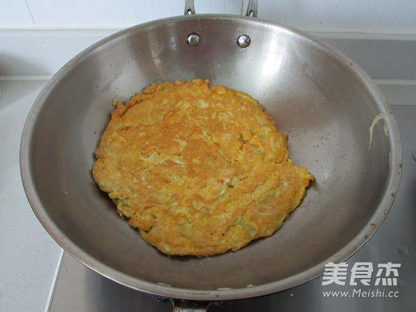 Fried Duck Eggs with Water Bamboo Shoots recipe