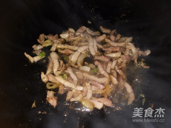 Home-cooked Meals-stir-fried Shredded Pork with Beans recipe