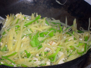 Fresh and Small Stir-fried Potato Shreds recipe