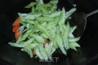 Stir-fried Celery with Carrot and Black Fungus recipe