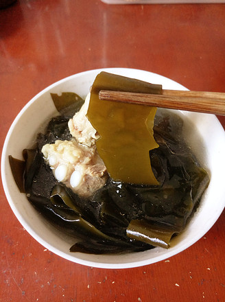 Seaweed Pork Ribs Soup