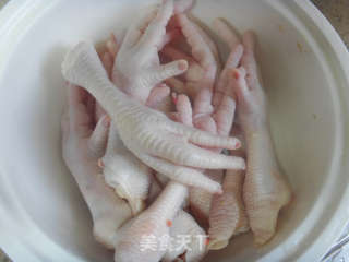 Sauce-flavored Chicken Feet recipe