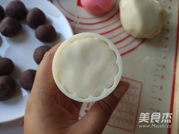 Colorful Snowy Moon Cakes recipe