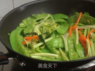 Fried Squid with Snow Peas recipe