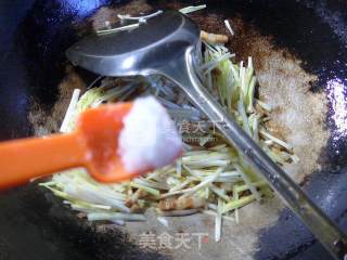 Stir-fried Pork Belly with Leek Sprouts recipe