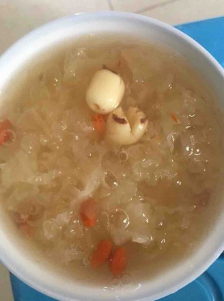 White Fungus and Lotus Seed Soup recipe