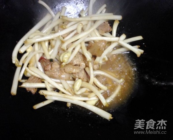 Stir-fried Pork with Peanut Sprouts recipe