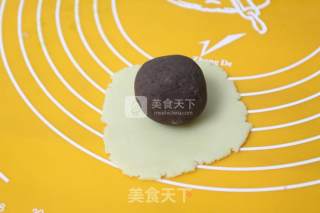 Cantonese Egg Yolk Mooncake recipe