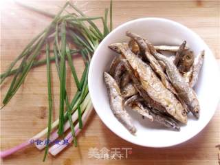 Baked Dried Fish with Scallions recipe