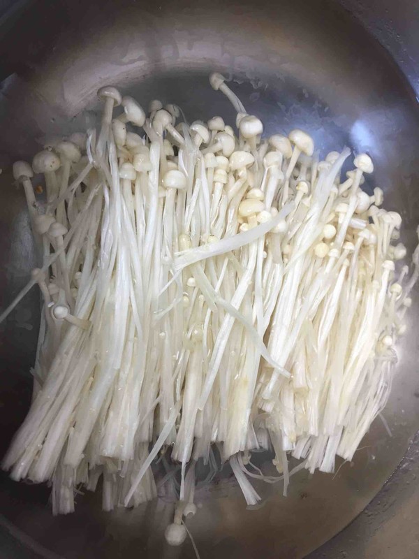 Enoki Mushrooms Mixed with Green Onions recipe