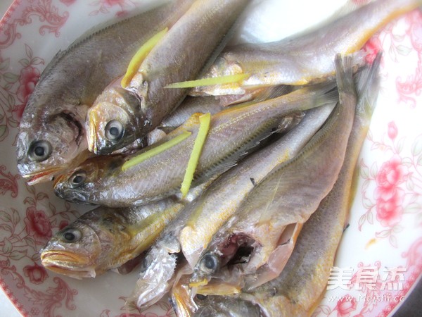 Fried Small Yellow Croaker recipe