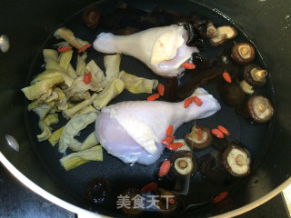 Goji Mushroom and Chicken Thigh Soup recipe
