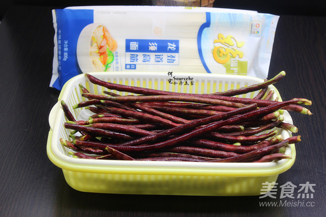 Braised Noodles with Beans recipe