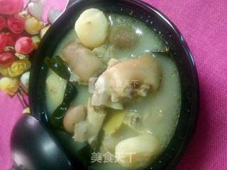 Kelp and Water Chestnut Pork Knuckle Soup recipe