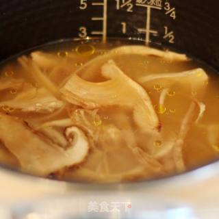 Delicious and Nutritious Stewed Rice-----matsutake Stewed Rice recipe