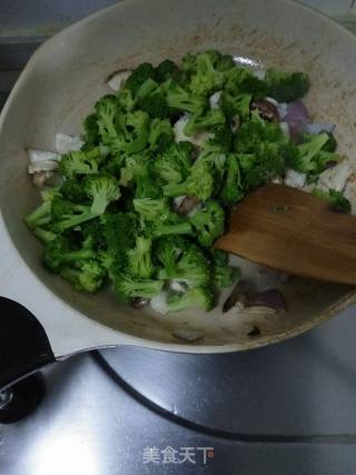 Stir-fried Shiitake Mushrooms with Broccoli recipe