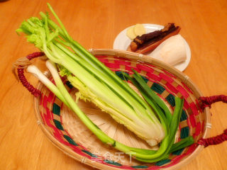 Stir-fried Celery with Apricot and Abalone recipe