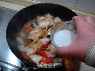 Braised Cabbage with Shiitake and Pork Slices recipe