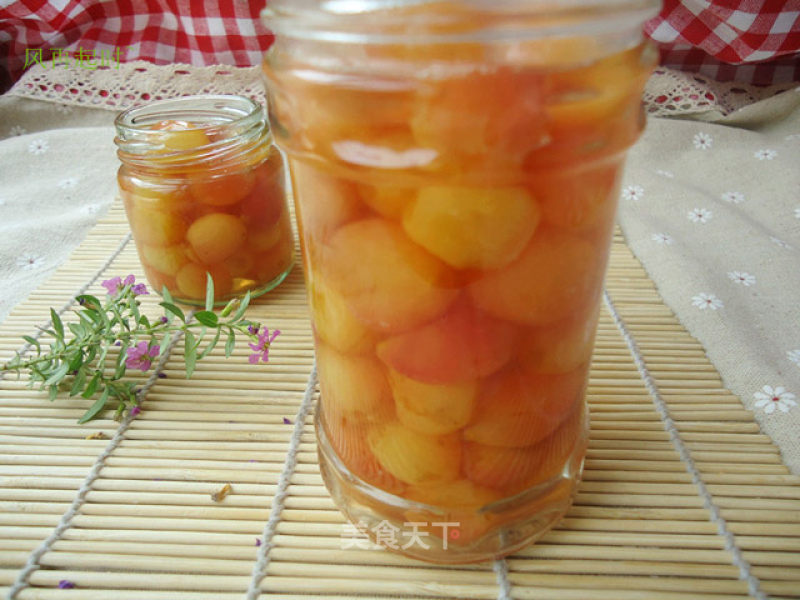 Homemade Canned Cherries in Syrup recipe
