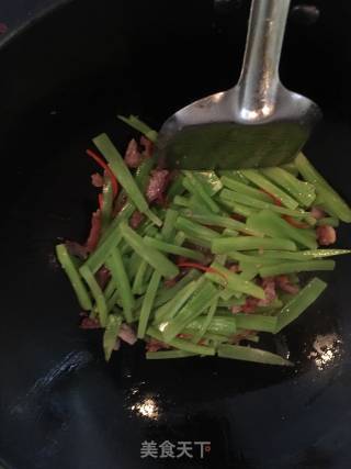 Stir-fried Sausage with Lettuce recipe