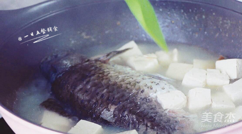 Milky White Crucian Fish Tofu Soup recipe