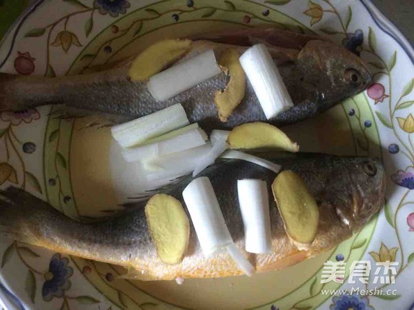 Homemade Roasted Yellow Croaker (fried Fish Intact and Not Broken) recipe