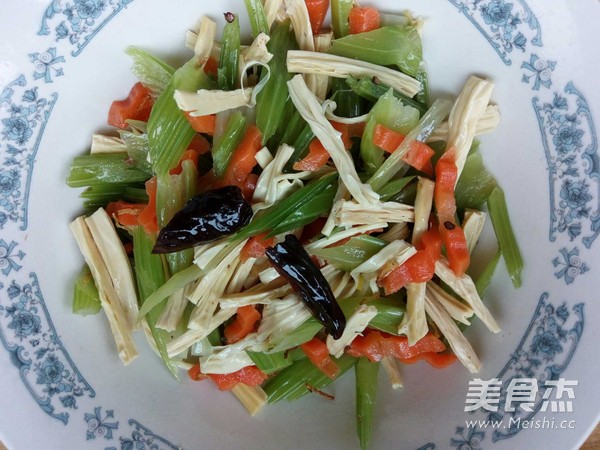 Celery Yuba with Nuts recipe