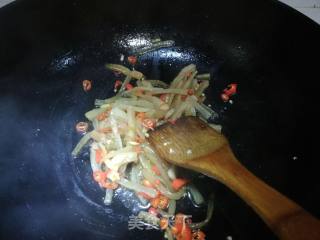 Stir-fried Pork Skin with Red Pepper recipe