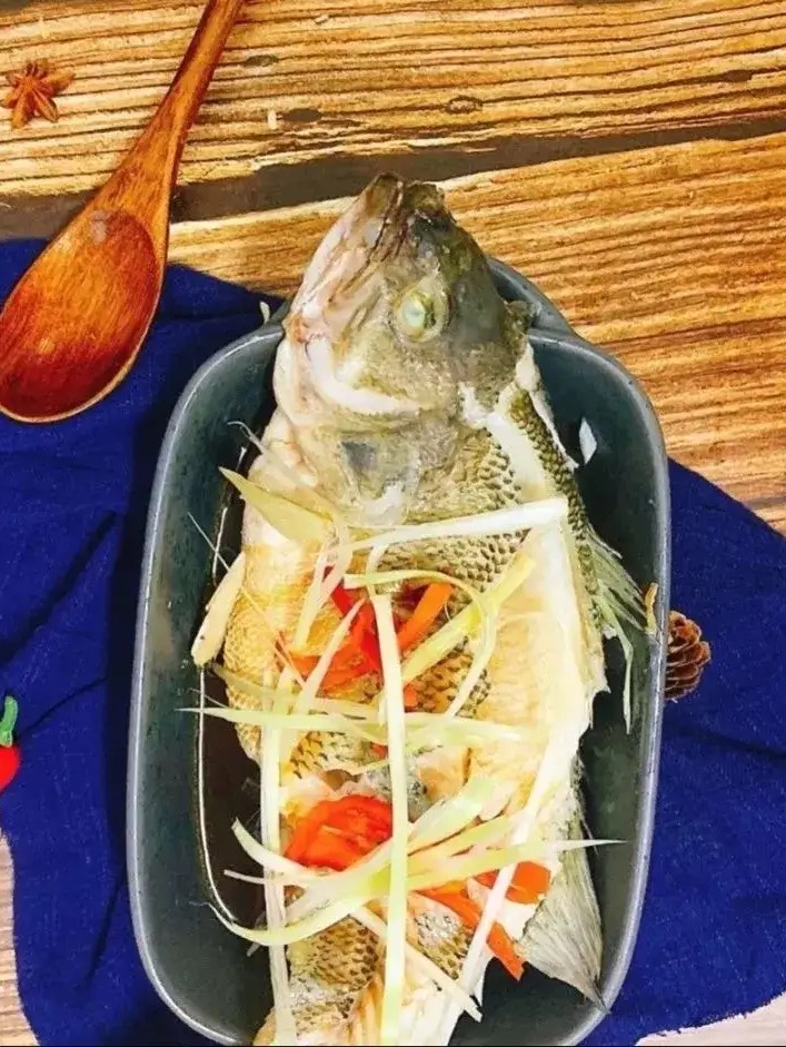 The Steamed Sea Bass is Tender and Tasteless, Nutritious and Delicious. recipe