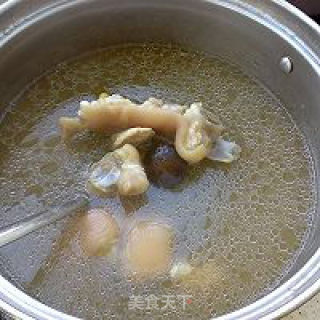 Mushroom and Soy Trotter Soup recipe